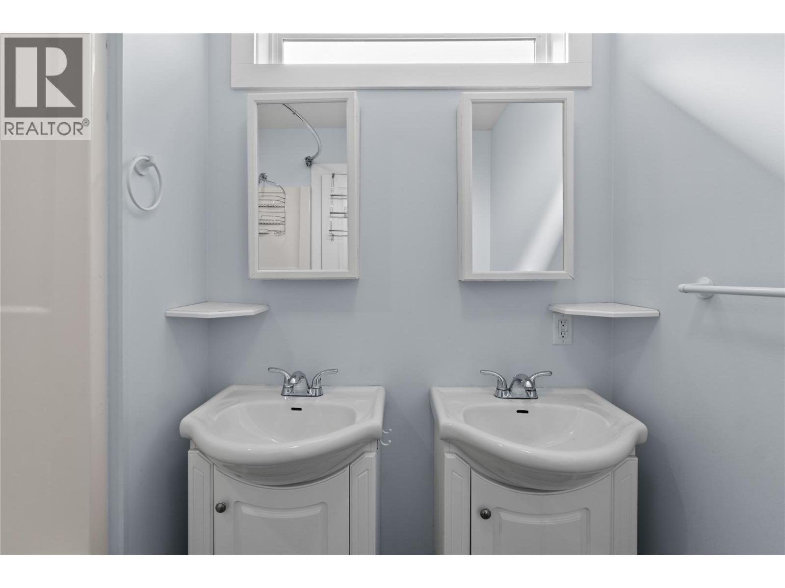 801 20 Street Ne Unit# 27, Salmon Arm, BC - Indoor Photo Showing Bathroom