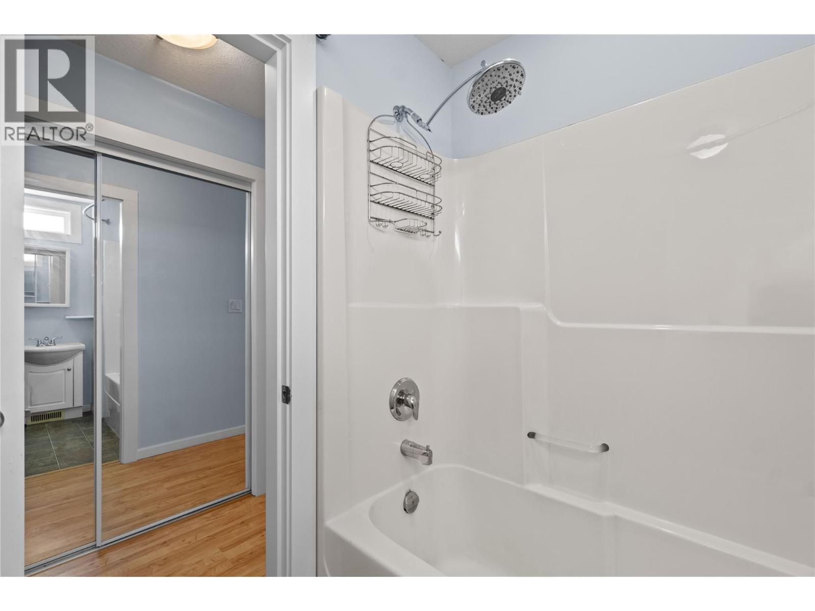 801 20 Street Ne Unit# 27, Salmon Arm, BC - Indoor Photo Showing Bathroom