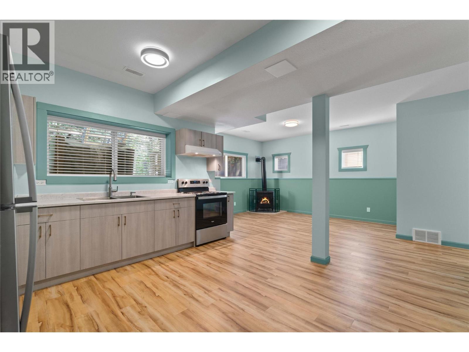 801 20 Street Ne Unit# 27, Salmon Arm, BC - Indoor Photo Showing Kitchen