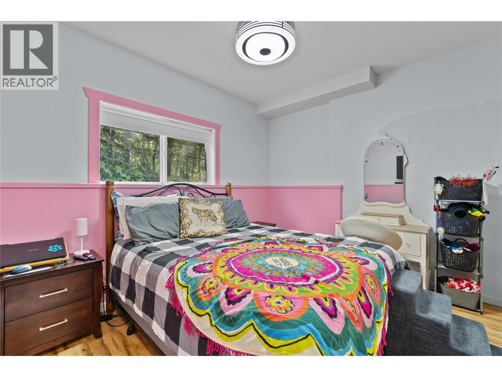 801 20 Street Ne Unit# 27, Salmon Arm, BC - Indoor Photo Showing Bedroom