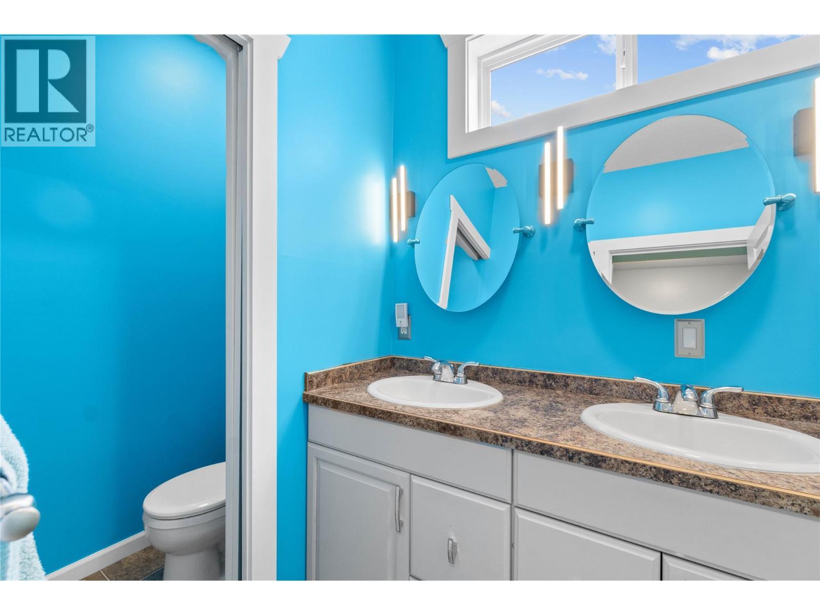 801 20 Street Ne Unit# 27, Salmon Arm, BC - Indoor Photo Showing Bathroom