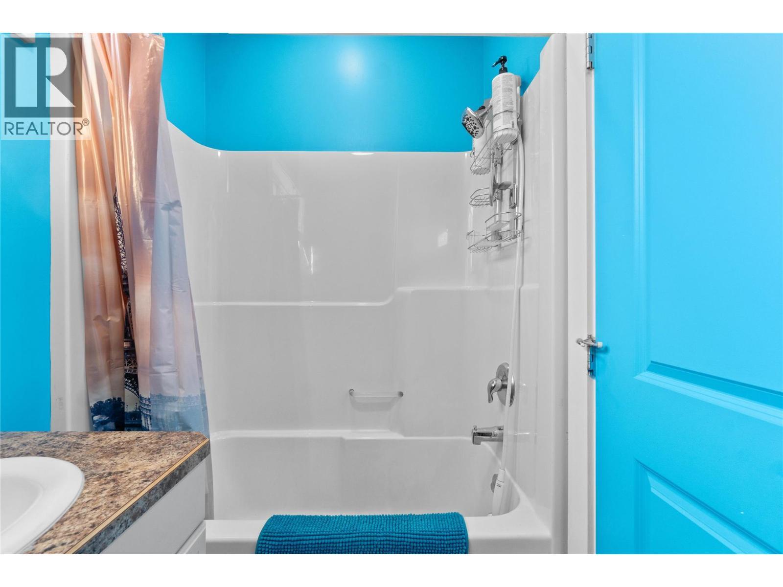 801 20 Street Ne Unit# 27, Salmon Arm, BC - Indoor Photo Showing Bathroom