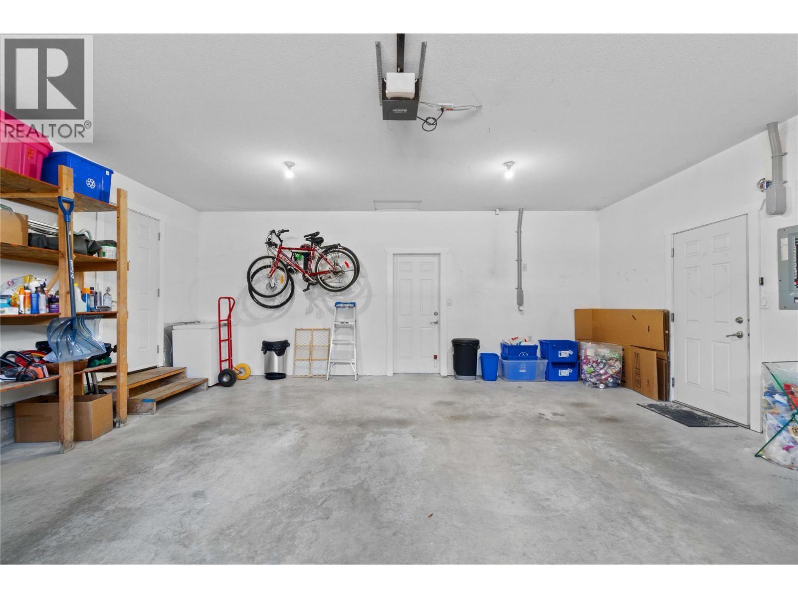 801 20 Street Ne Unit# 27, Salmon Arm, BC - Indoor Photo Showing Garage