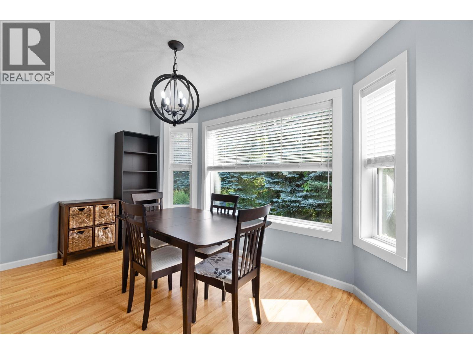 801 20 Street Ne Unit# 27, Salmon Arm, BC - Indoor Photo Showing Dining Room
