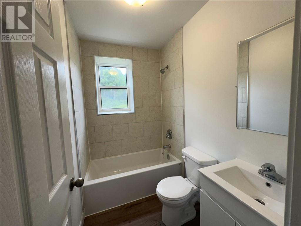 101 Service Road Unit# 1, Onaping, ON - Indoor Photo Showing Bathroom