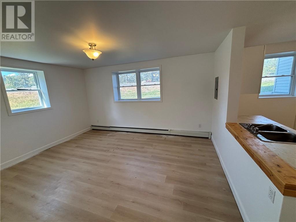 101 Service Road Unit# 1, Onaping, ON - Indoor Photo Showing Other Room