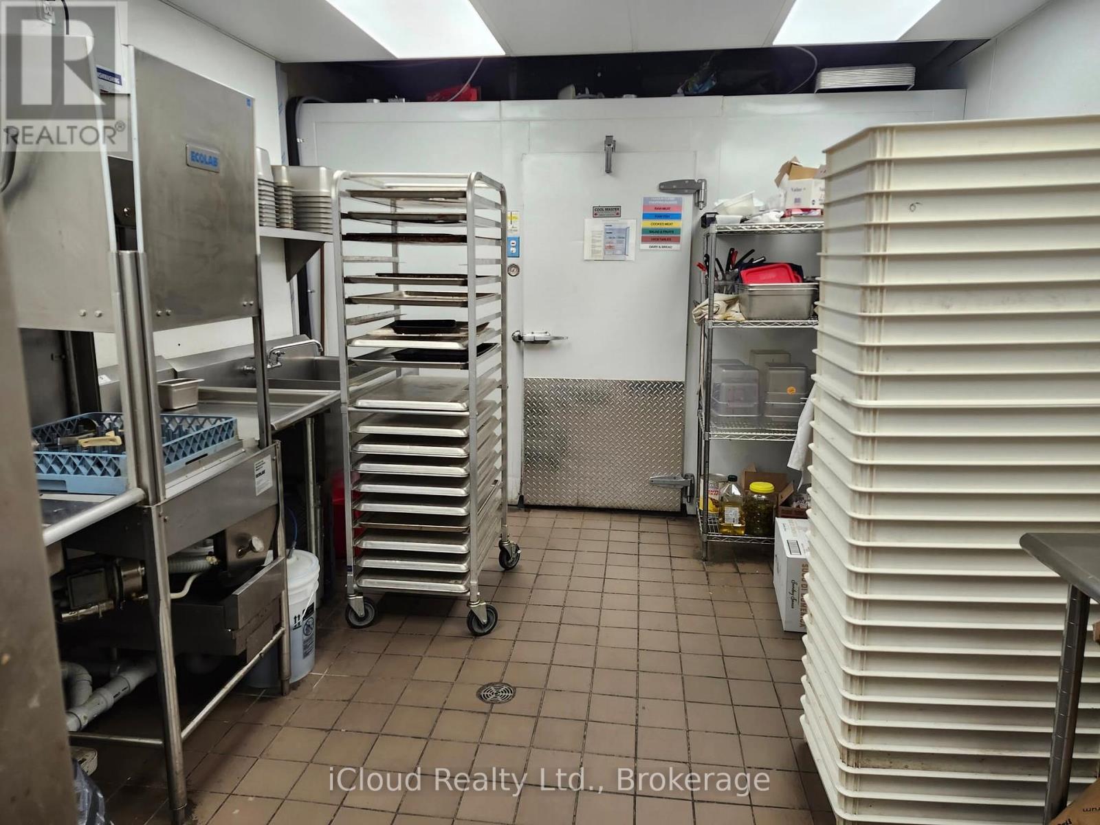 162 Lakeshore Road E, Oakville, ON