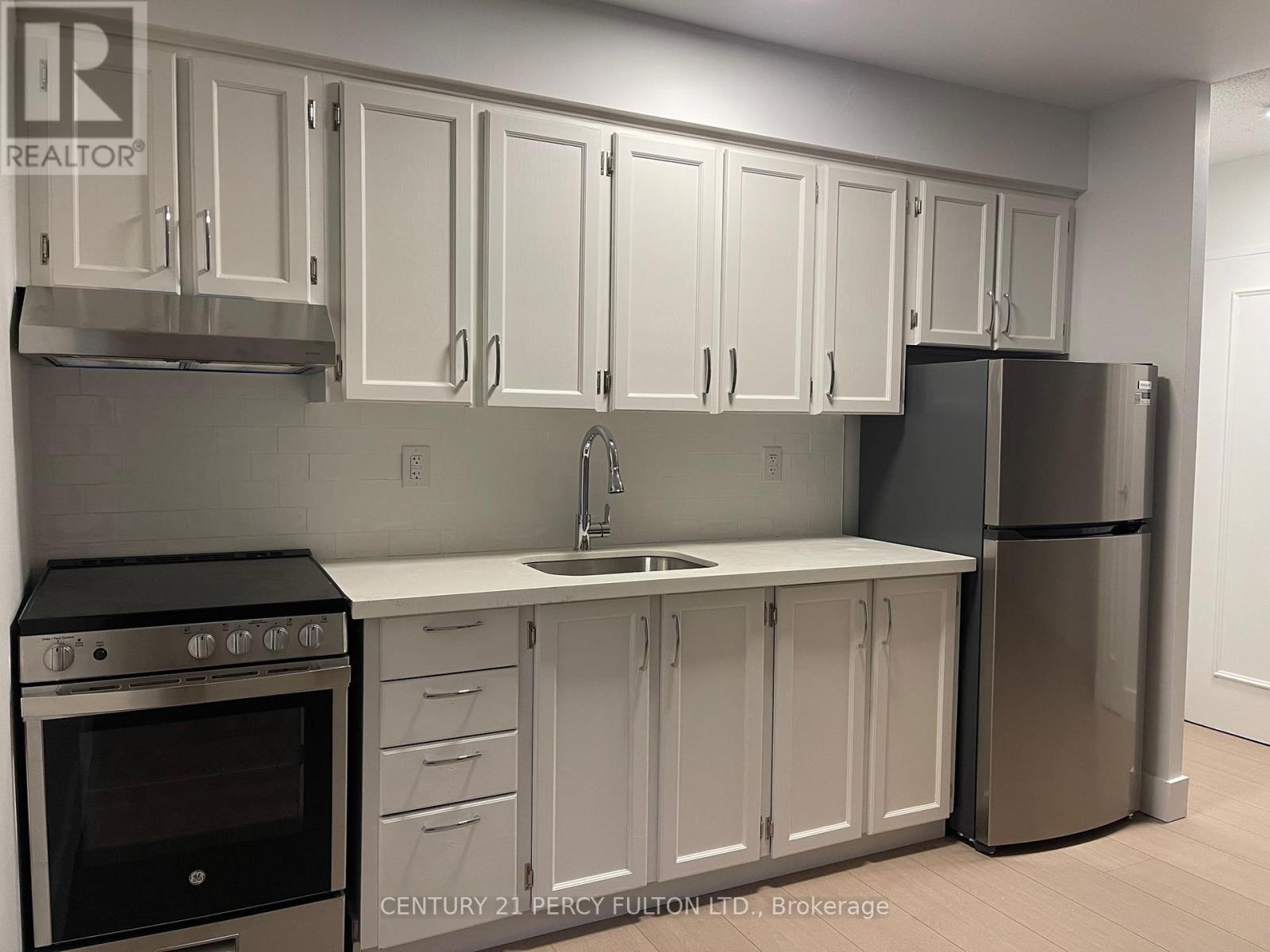 6 - 2373 Bloor Street W, Toronto, ON - Indoor Photo Showing Kitchen