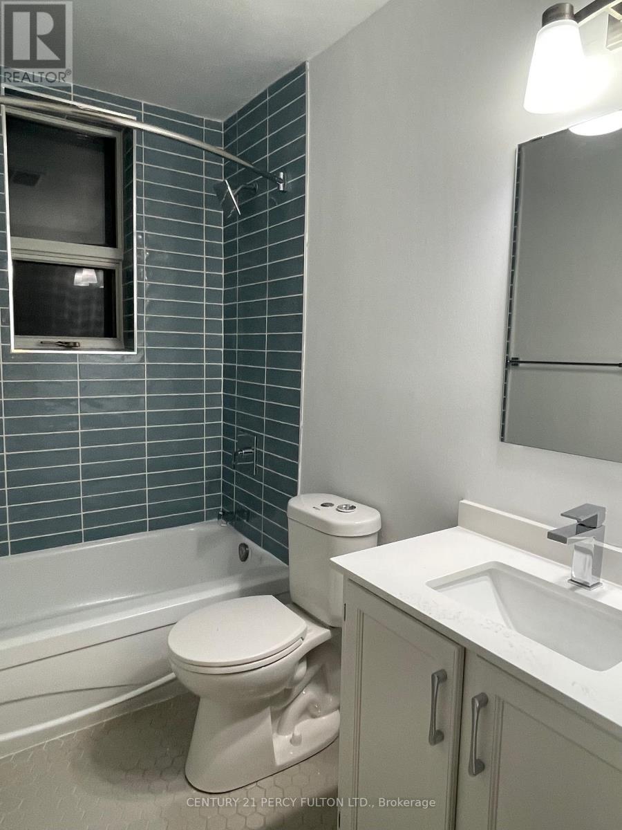 6 - 2373 Bloor Street W, Toronto, ON - Indoor Photo Showing Bathroom