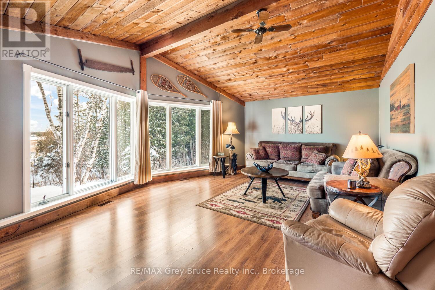 109 Widgeon Cove Road, Northern Bruce Peninsula, ON - Indoor Photo Showing Living Room