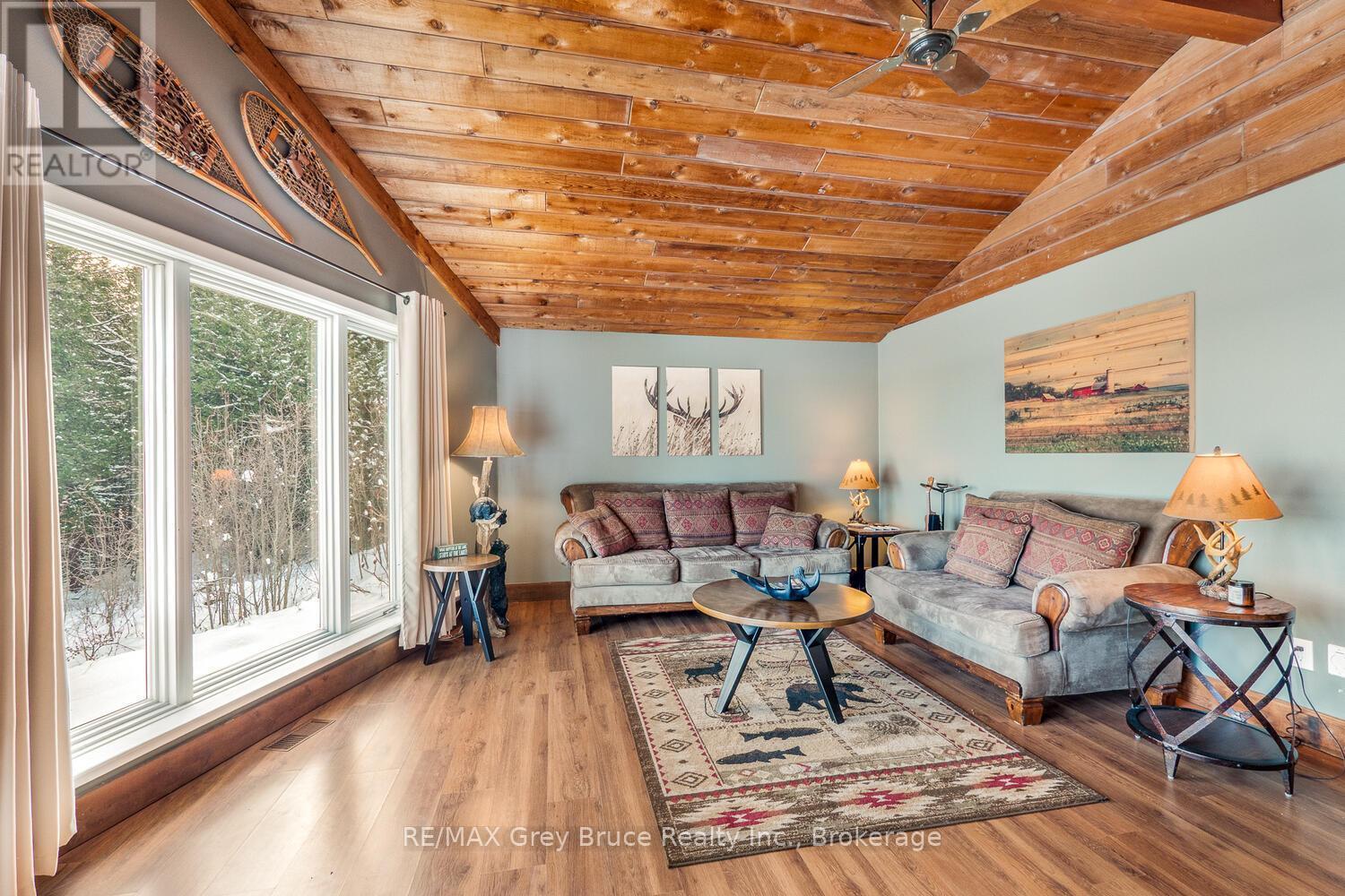 109 Widgeon Cove Road, Northern Bruce Peninsula, ON - Indoor Photo Showing Living Room