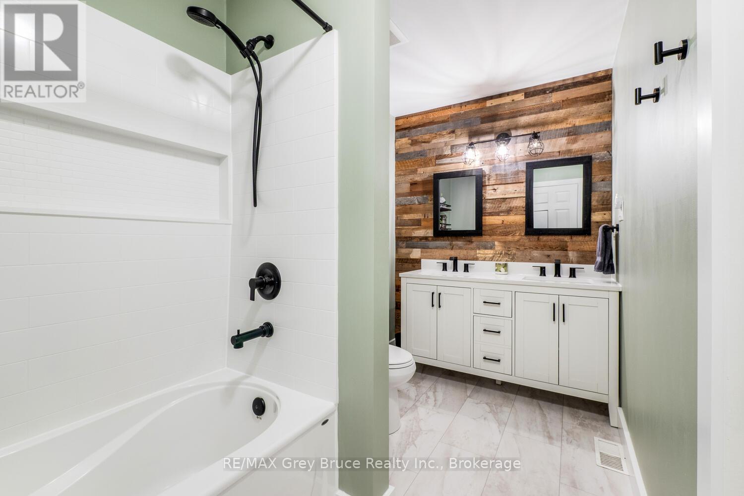 109 Widgeon Cove Road, Northern Bruce Peninsula, ON - Indoor Photo Showing Bathroom