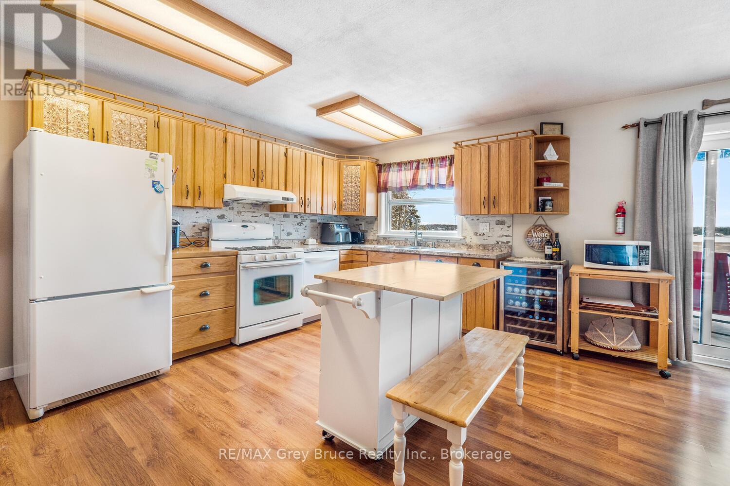 109 Widgeon Cove Road, Northern Bruce Peninsula, ON - Indoor Photo Showing Kitchen