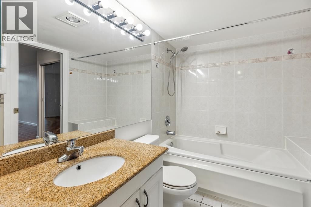 605 7108 Edmonds Street, Burnaby, BC - Indoor Photo Showing Bathroom