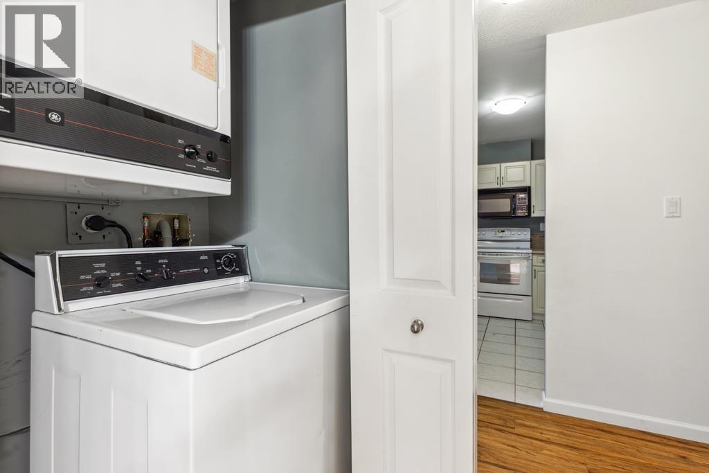 605 7108 Edmonds Street, Burnaby, BC - Indoor Photo Showing Laundry Room