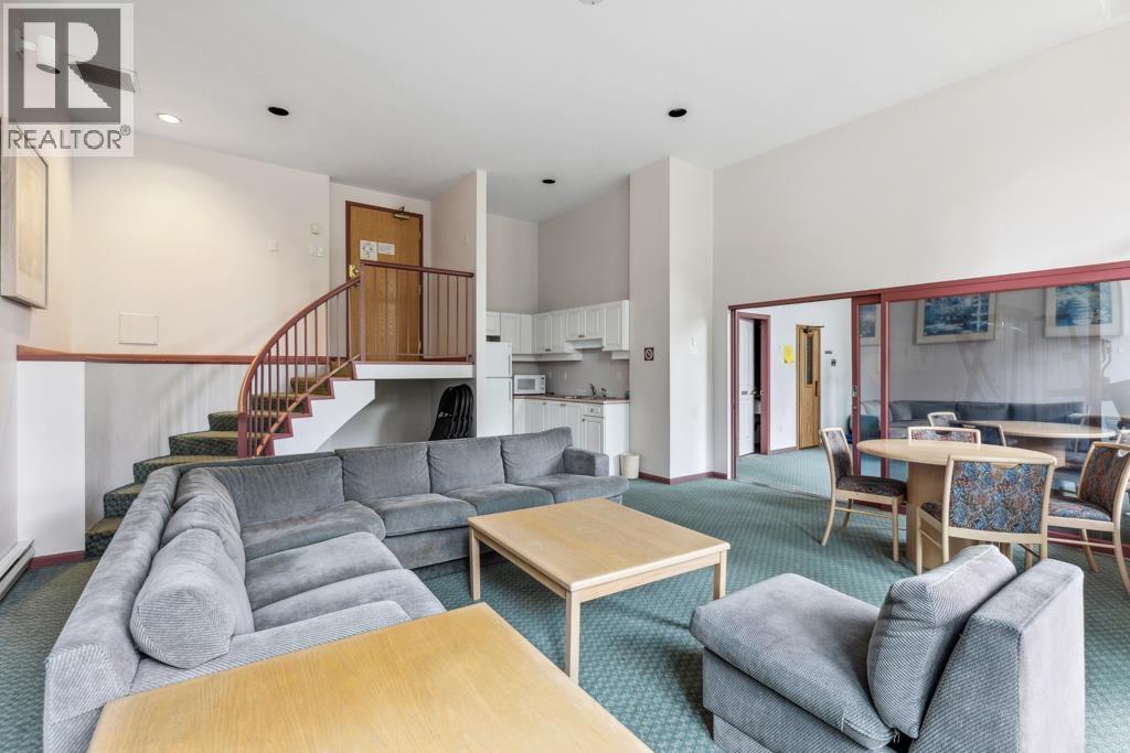 605 7108 Edmonds Street, Burnaby, BC - Indoor Photo Showing Living Room