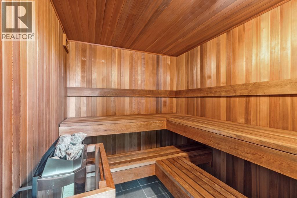 605 7108 Edmonds Street, Burnaby, BC - Indoor Photo Showing Other Room