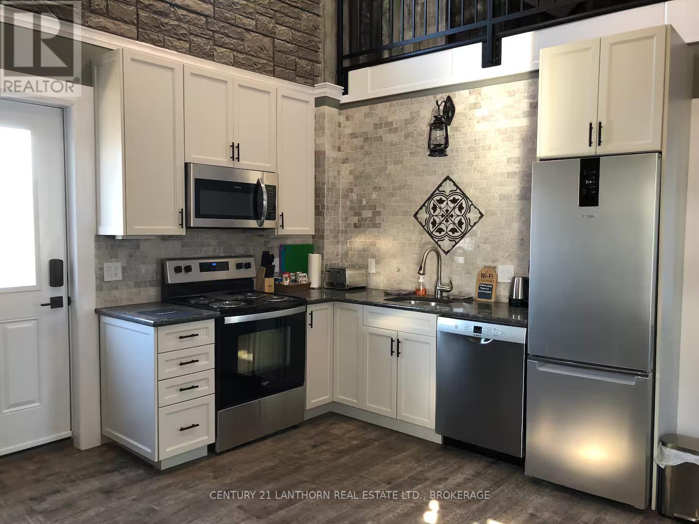 1 - 45 Chestnut Street, Kingston (East Of Sir John A. Blvd), ON - Indoor Photo Showing Kitchen With Stainless Steel Kitchen