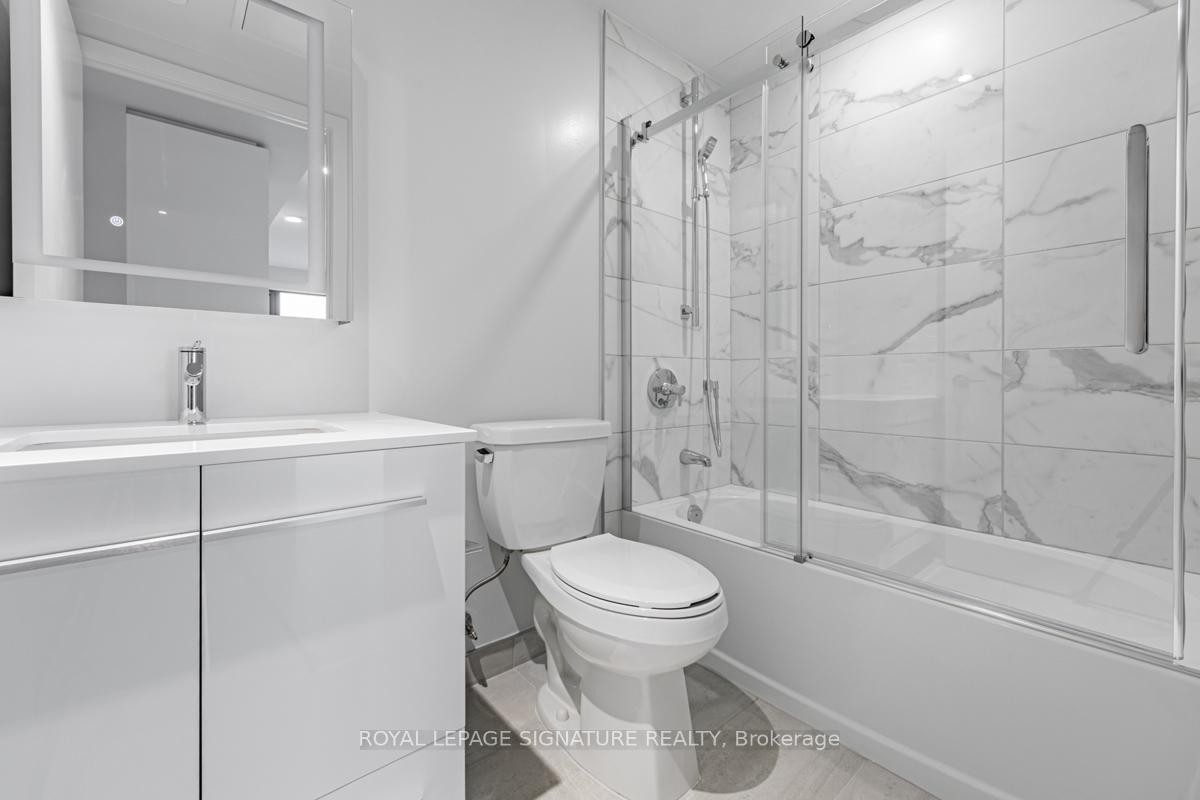 2806-8 Cumberland Street, Toronto, ON - Indoor Photo Showing Bathroom