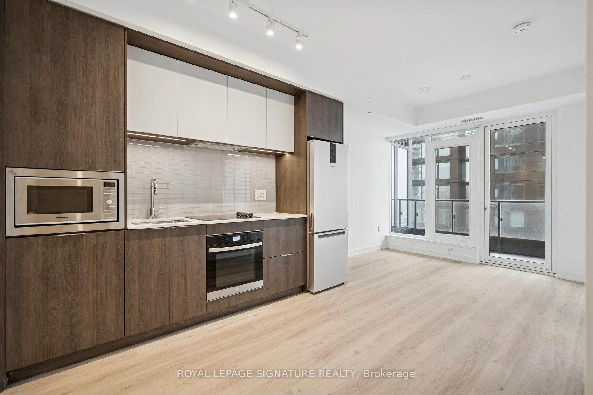 3012-395 Square One Drive, Mississauga, ON - Indoor Photo Showing Kitchen