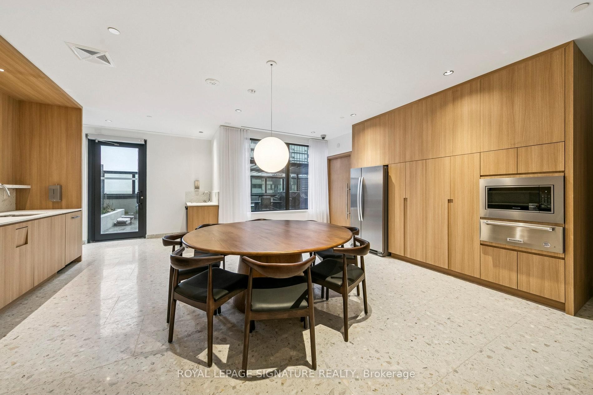 3012-395 Square One Drive, Mississauga, ON - Indoor