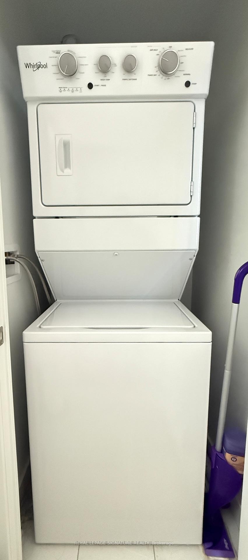 Ph06-95 Oneida Crescent, Richmond Hill, ON - Indoor Photo Showing Laundry Room