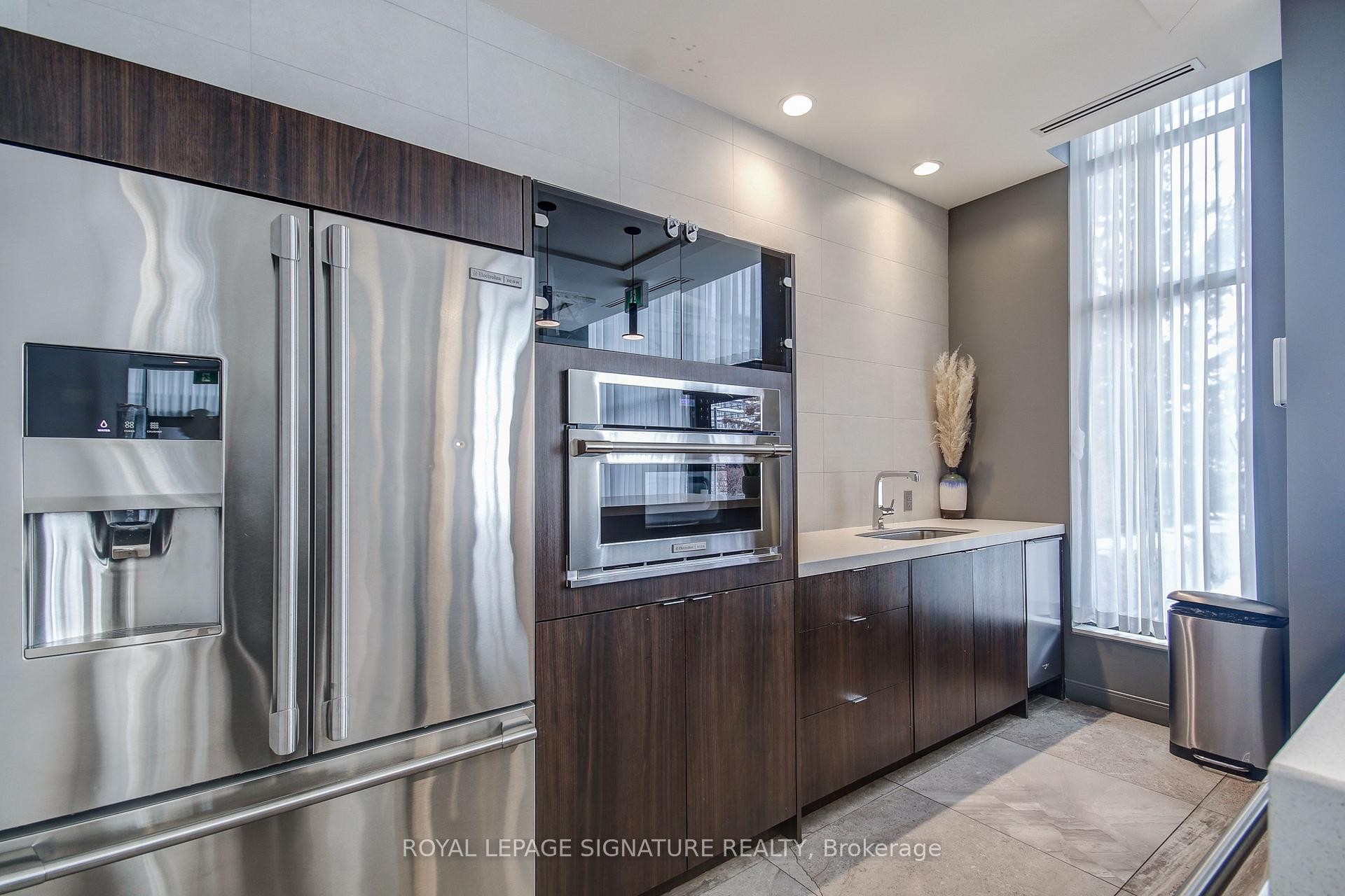 604-2550 Eglinton Avenue W, Mississauga, ON - Indoor Photo Showing Kitchen
