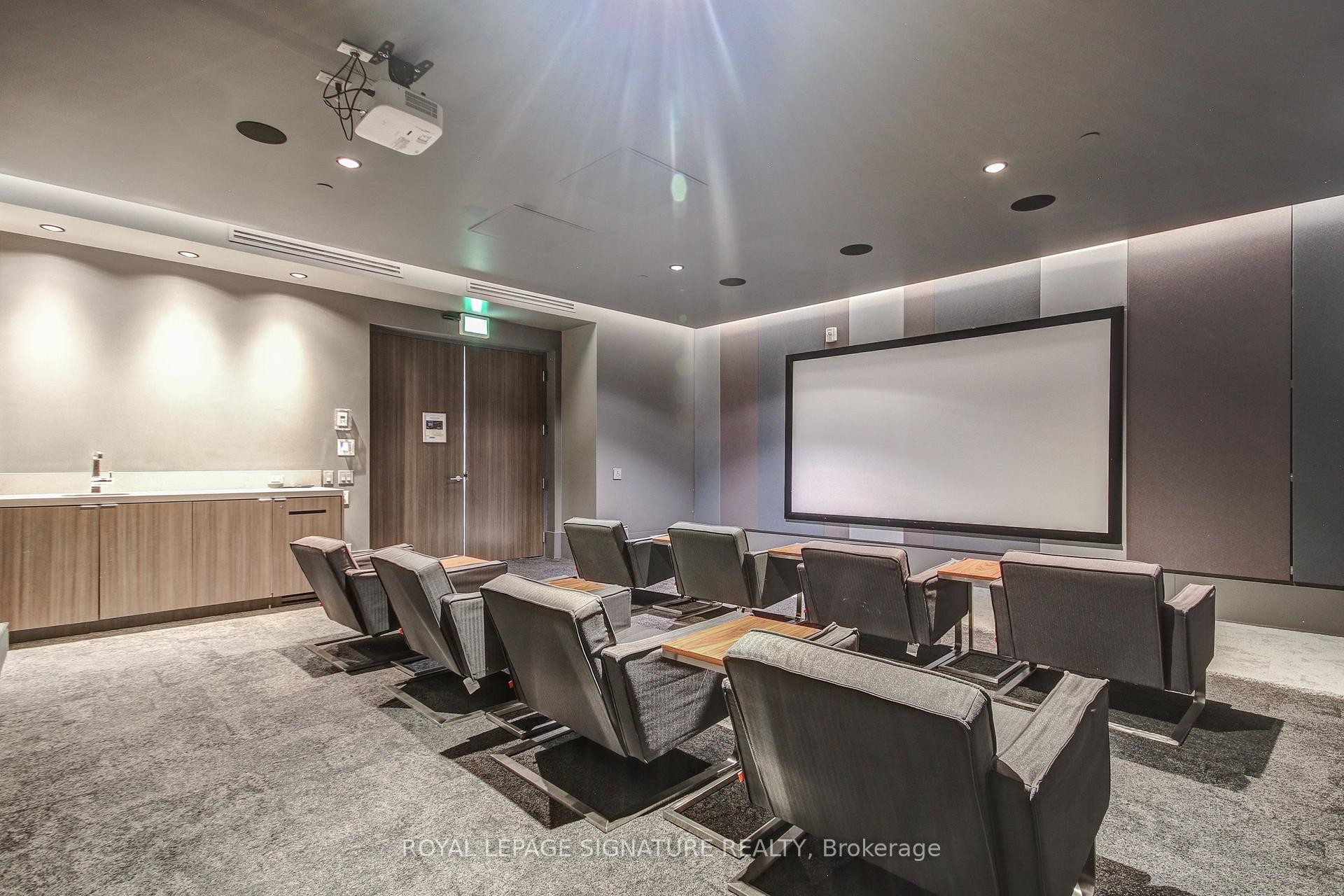 604-2550 Eglinton Avenue W, Mississauga, ON - Indoor