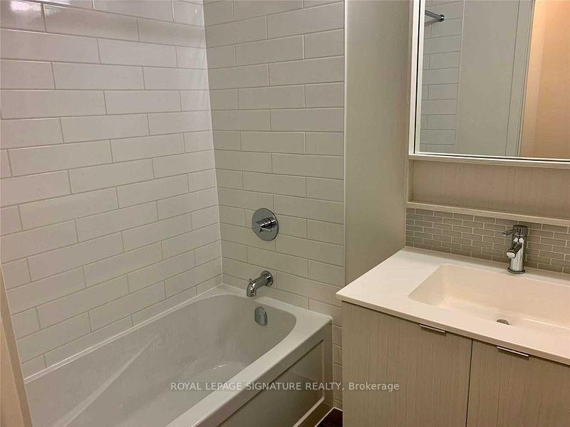604-2550 Eglinton Avenue W, Mississauga, ON - Indoor Photo Showing Bathroom