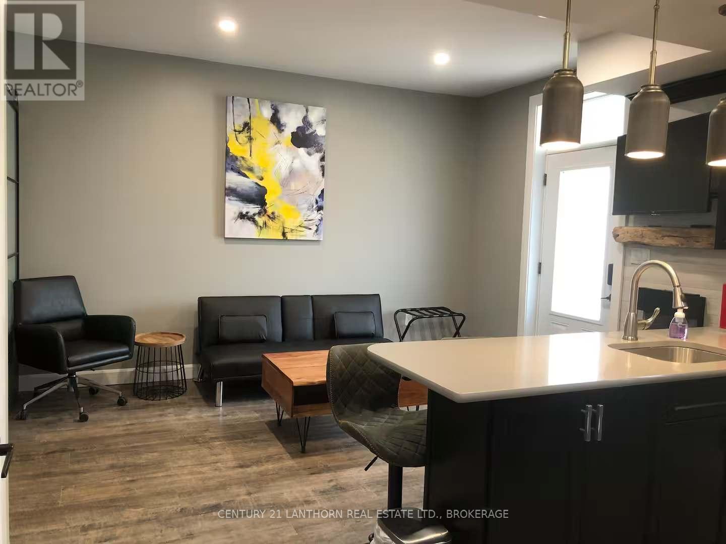 2 - 45 Chestnut Street, Kingston (East Of Sir John A. Blvd), ON - Indoor