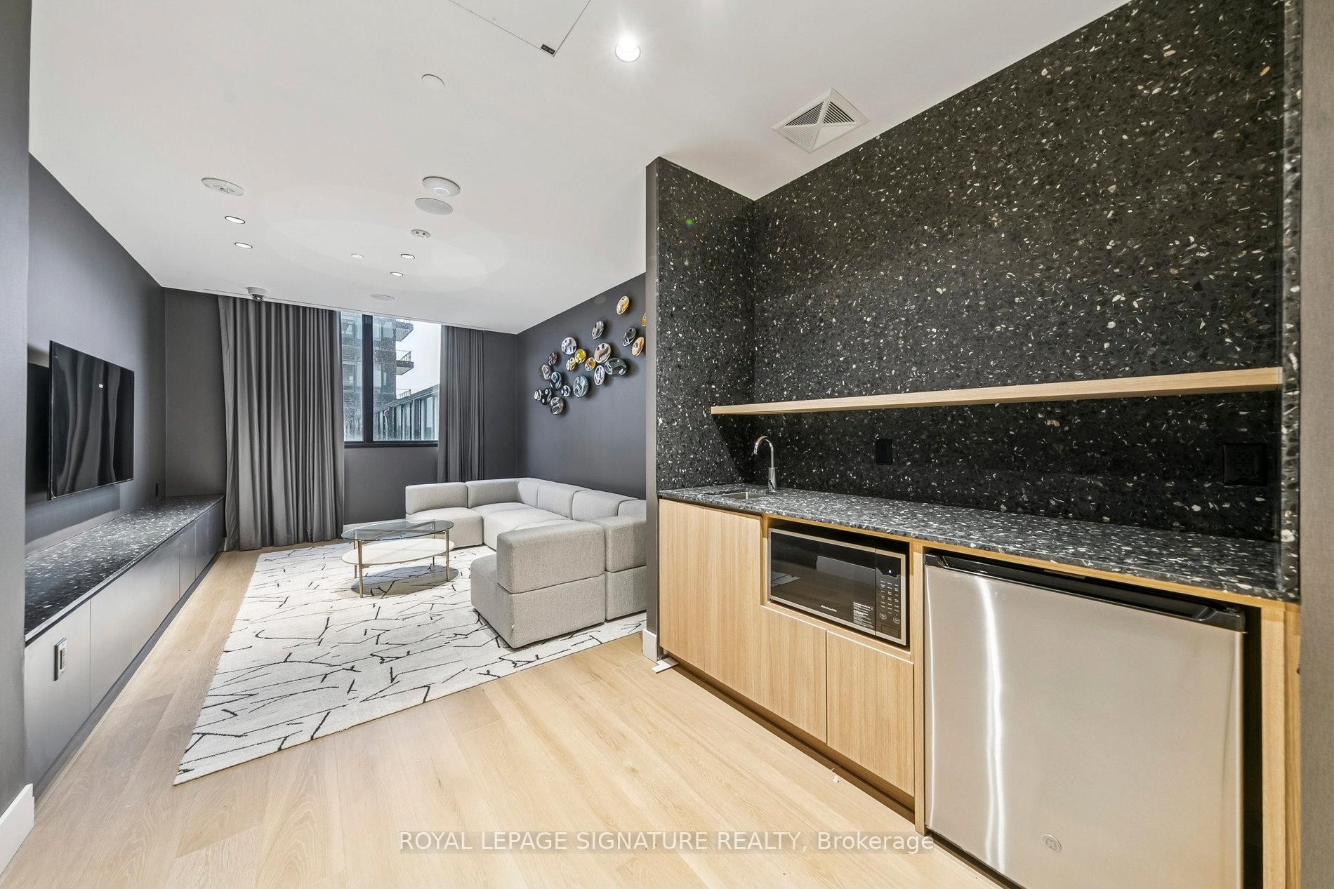 1909-395 Square One Drive, Mississauga, ON - Indoor