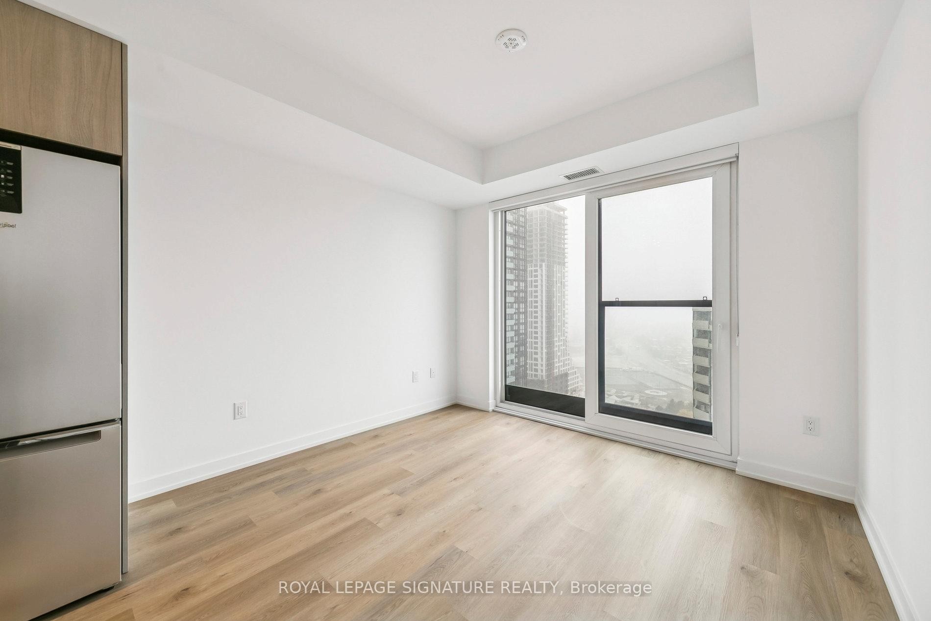 1909-395 Square One Drive, Mississauga, ON - Indoor Photo Showing Other Room