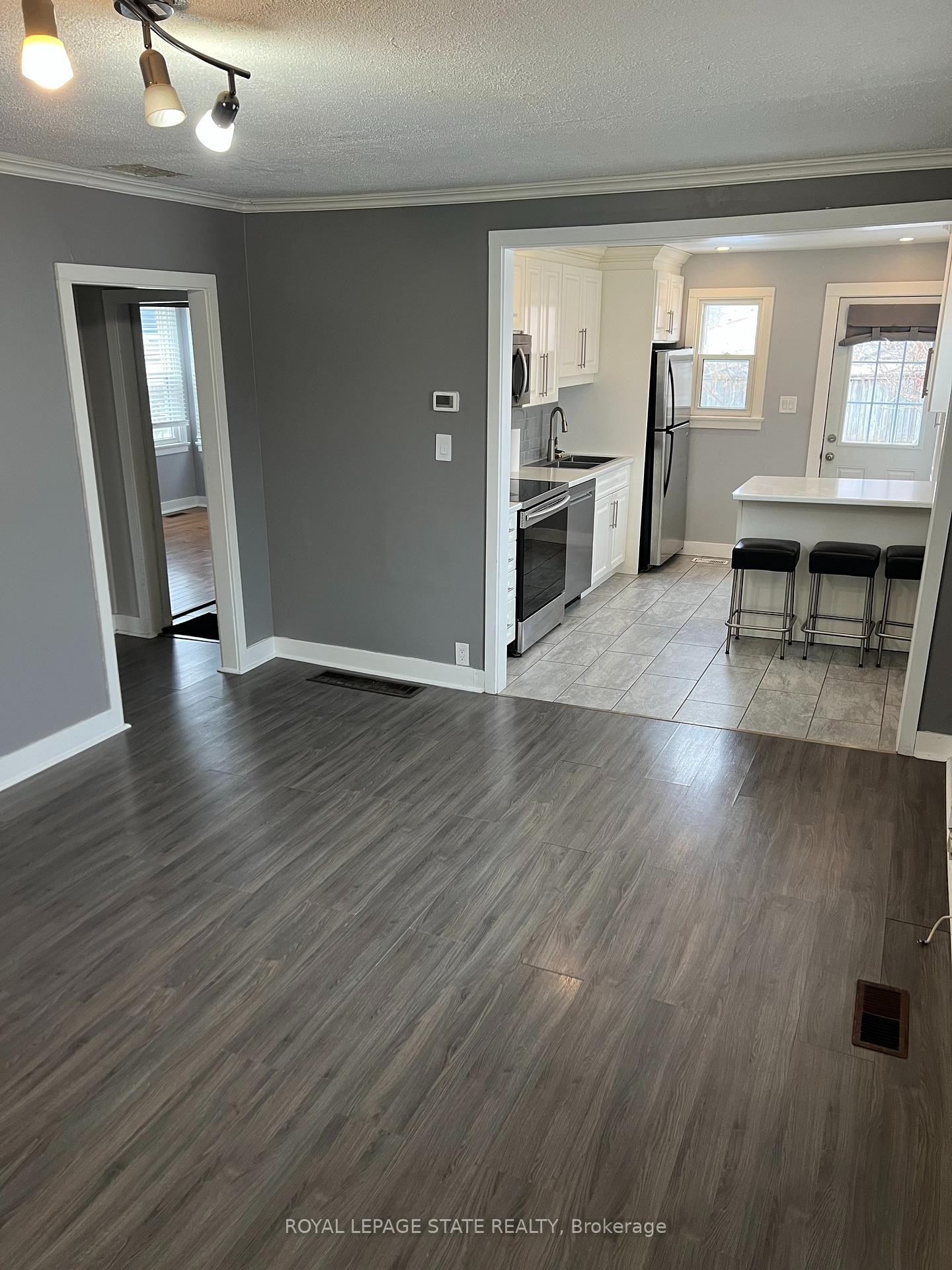 415 Welland Avenue, St. Catharines, ON - Indoor