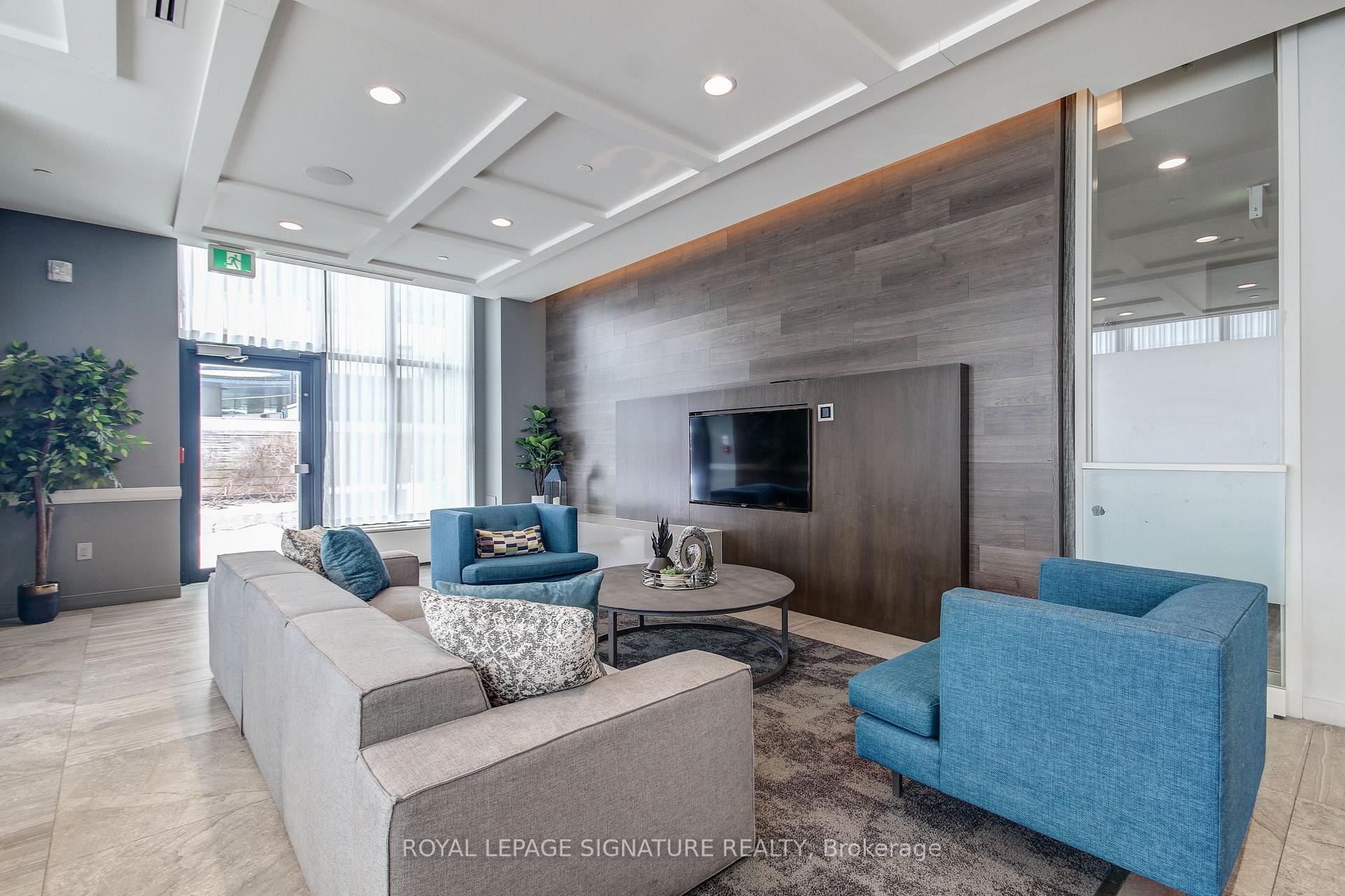 202-2550 Eglinton Avenue W, Mississauga, ON - Indoor