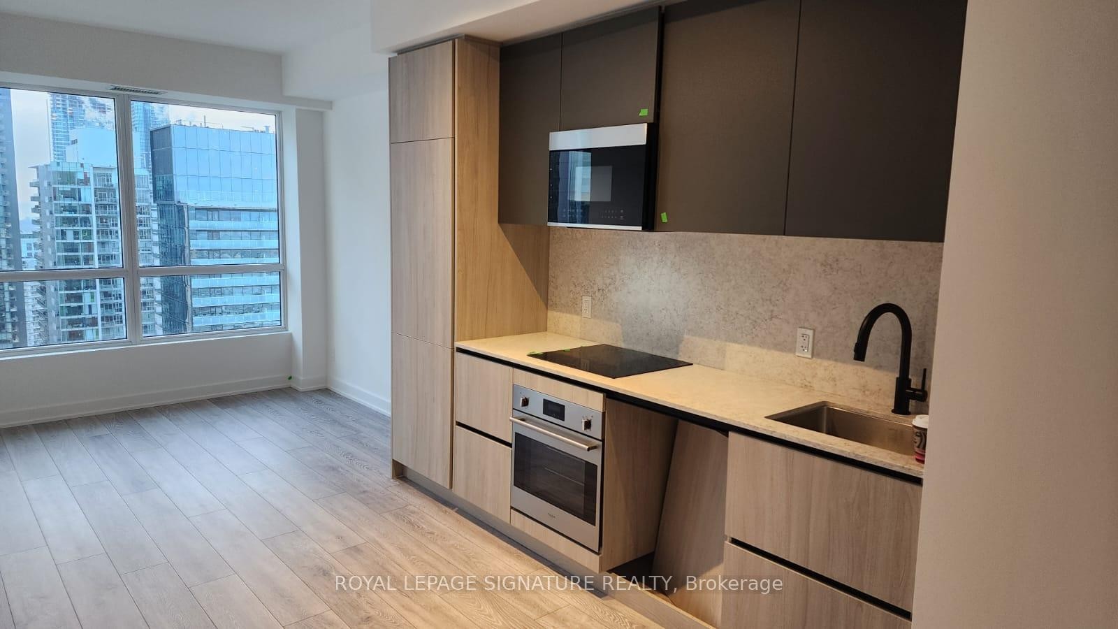 3607-108 Peter Street S, Toronto, ON - Indoor Photo Showing Kitchen