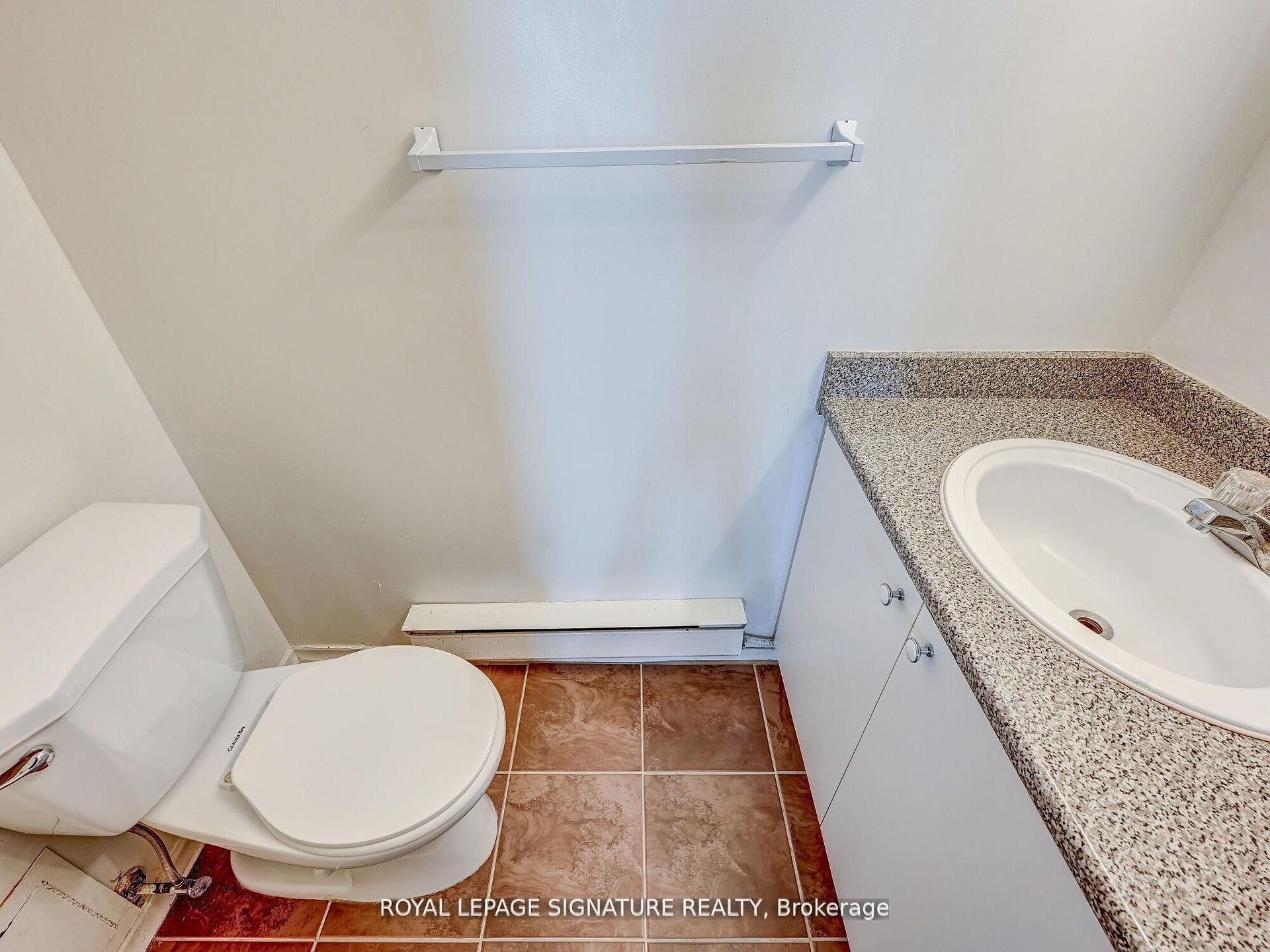 1411-4 Lisa Street, Brampton, ON - Indoor Photo Showing Bathroom