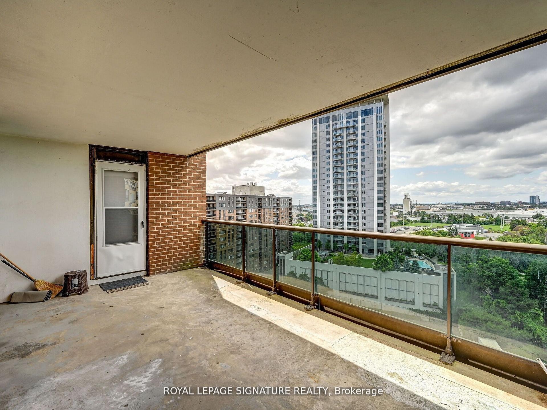 1411-4 Lisa Street, Brampton, ON - Outdoor With Exterior