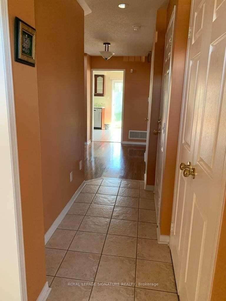 Upper-2419 Bankside Drive, Mississauga, ON