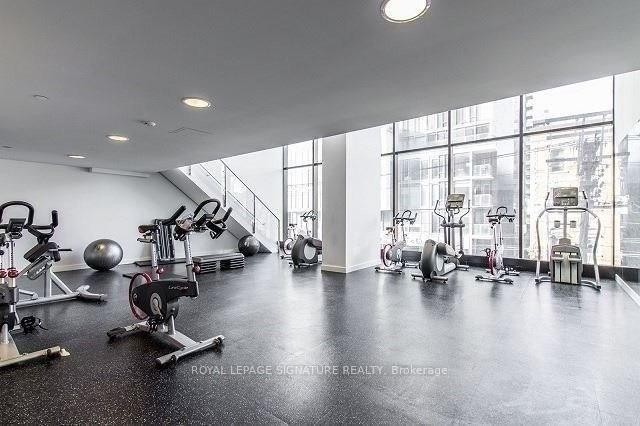 916-629 King Street W, Toronto, ON - Indoor Photo Showing Gym Room