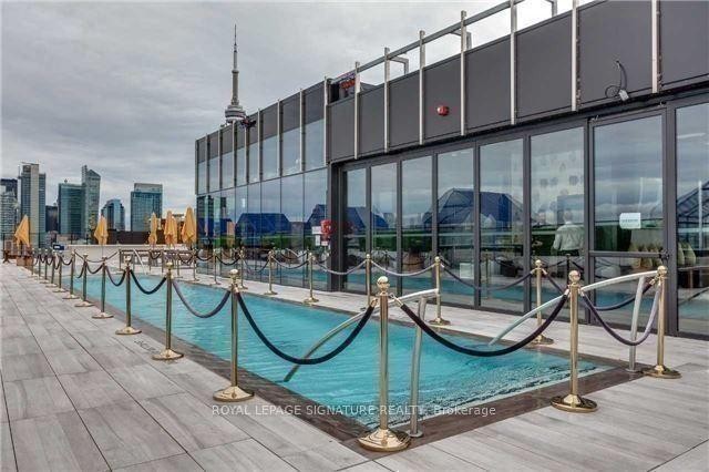 916-629 King Street W, Toronto, ON - Outdoor With In Ground Pool