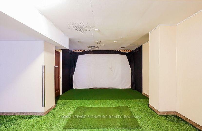 509-10 Bloorview Place, Toronto, ON - Indoor Photo Showing Other Room