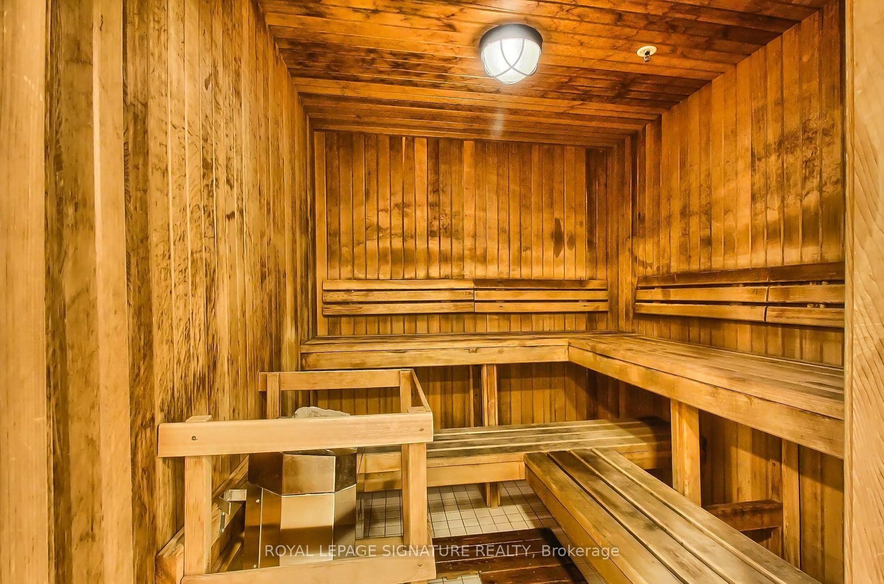 509-10 Bloorview Place, Toronto, ON - Indoor Photo Showing Other Room