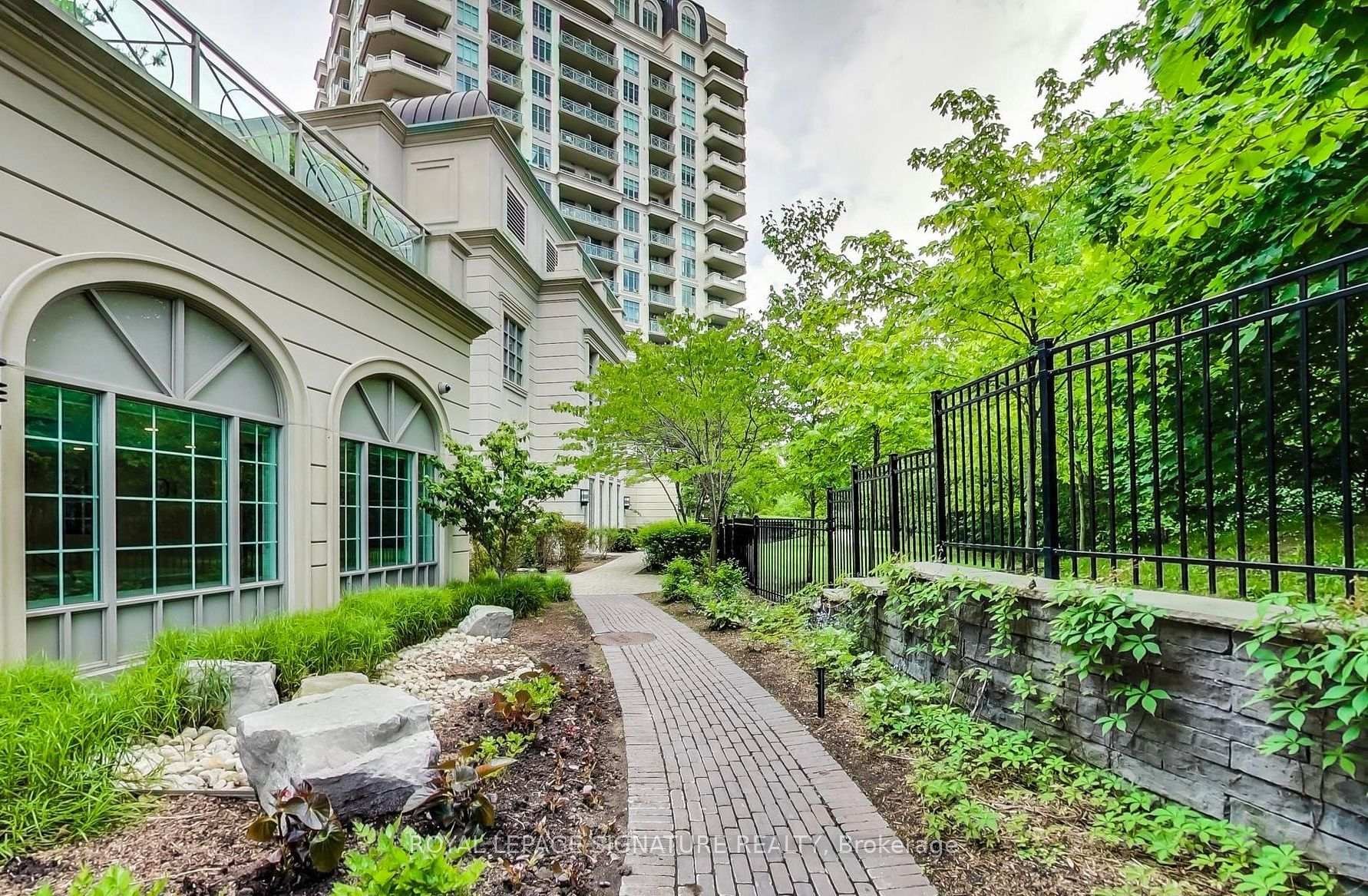 509-10 Bloorview Place, Toronto, ON - Outdoor