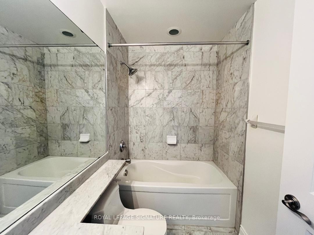 509-10 Bloorview Place, Toronto, ON - Indoor Photo Showing Bathroom