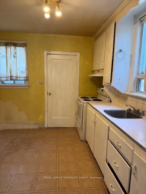 304 Donlands Avenue, Toronto, ON - Indoor Photo Showing Kitchen