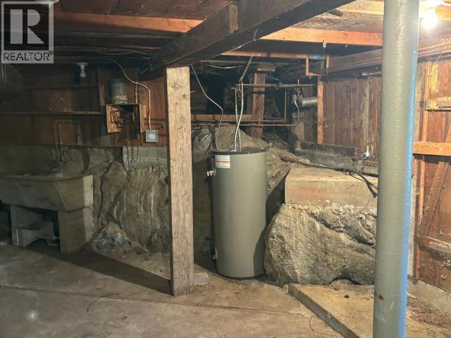 5081 Columbia Street, Texada Island, BC - Indoor Photo Showing Basement