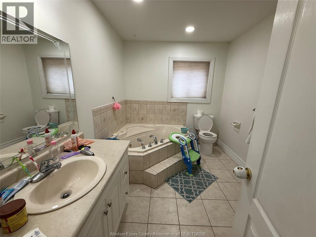 733 Massimo Crescent Unit# Main, Windsor, ON - Indoor Photo Showing Bathroom