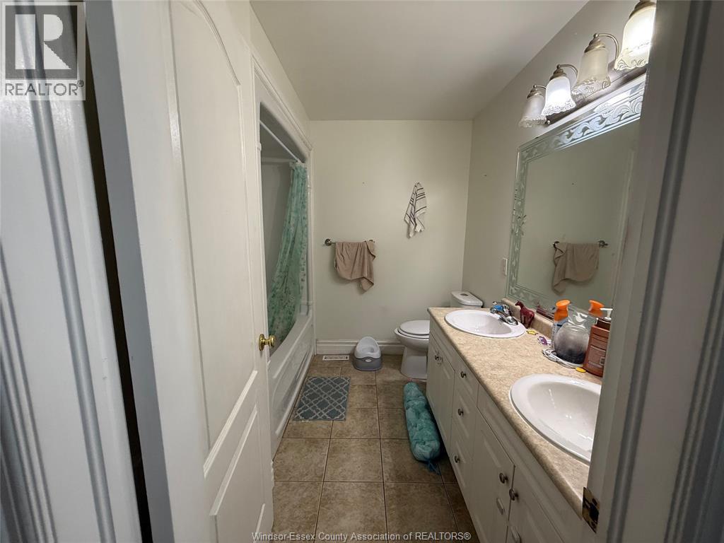 733 Massimo Crescent Unit# Main, Windsor, ON - Indoor Photo Showing Bathroom