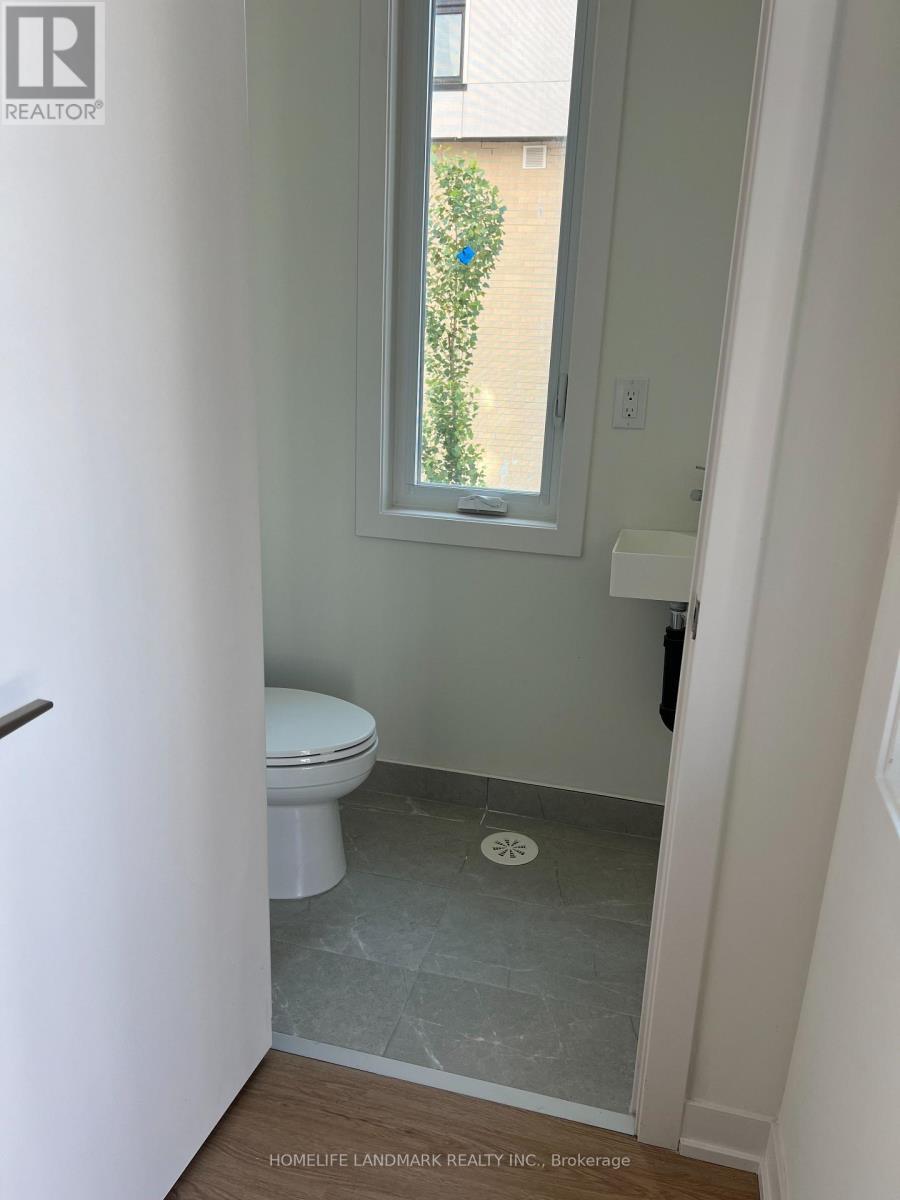 501 - 9 Steckley House Lane, Richmond Hill, ON - Indoor Photo Showing Bathroom
