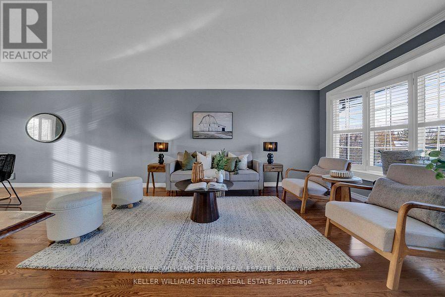 572 Rosmere Street, Oshawa (Mclaughlin), ON - Indoor Photo Showing Living Room